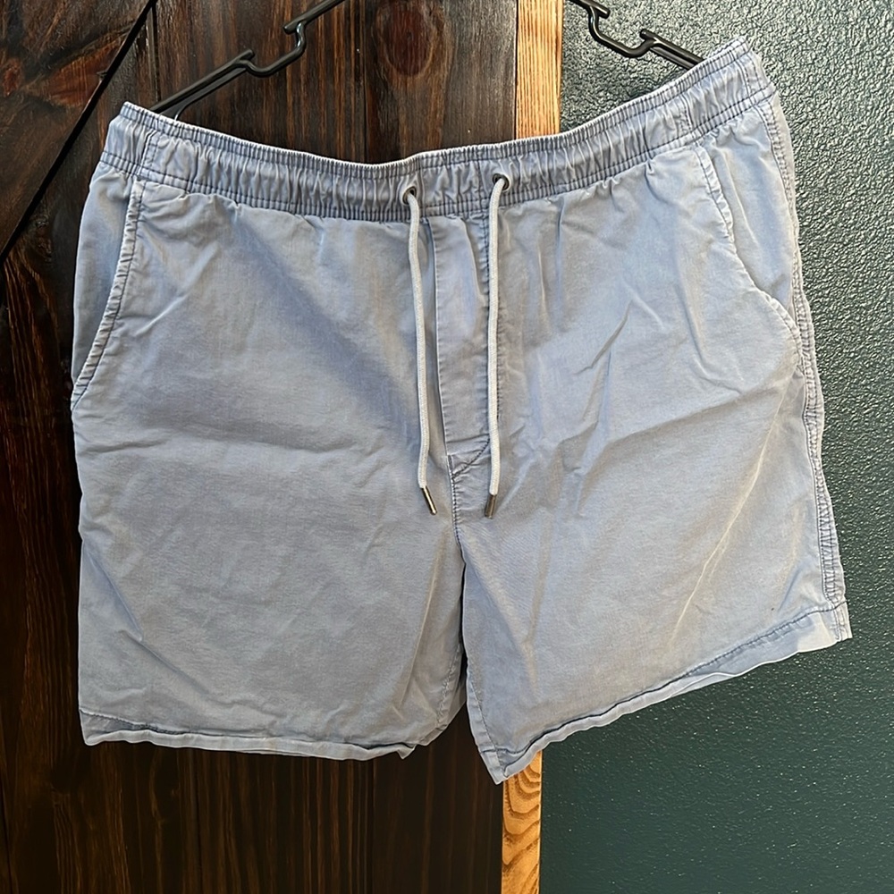 Men’s AE casual shorts 5 Inch inseam Size M